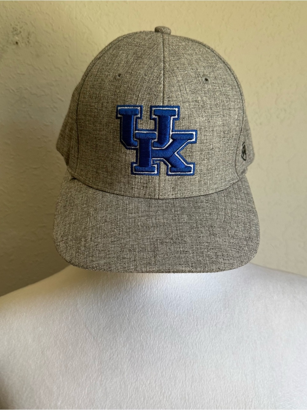 Men’s OSFM Top of the World Kentucky Colligate Sporty Athletic Fitted Hat